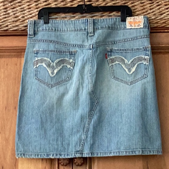 🦋Levis Jeans So Fun Size 16 Fun to Wear Denim Skirt Wardrobe Must Have 🦋 - Picture 7 of 11